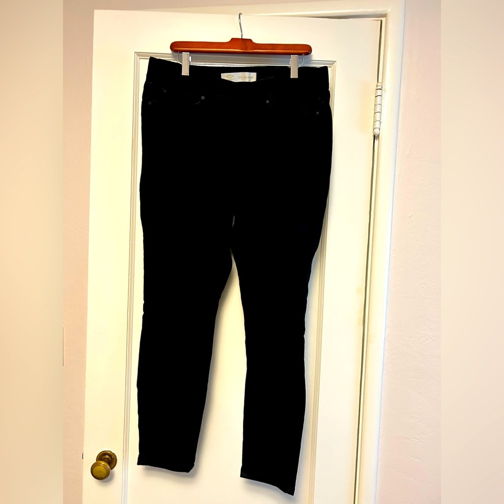 Levi Strauss Totally Shaping Pull-on Skinny black jean